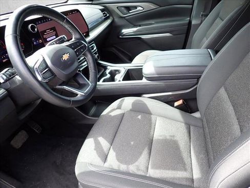 Used 2025 Chevrolet Traverse LT AWD/4WD image 11