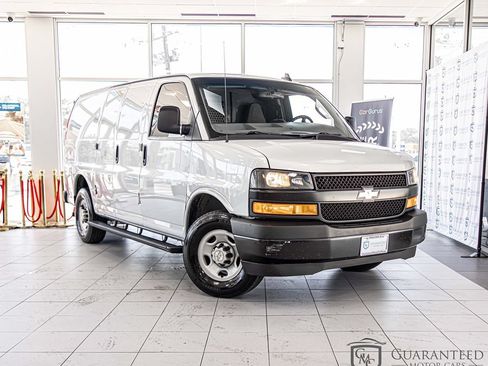 Used 2022 Chevrolet Express 2500 w/ Driver Convenience Package RWD image 3