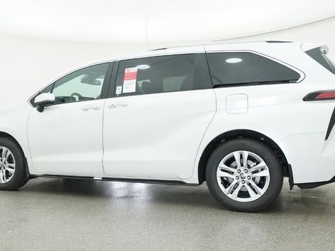 New 2026 Toyota Sienna Limited FWD image 20