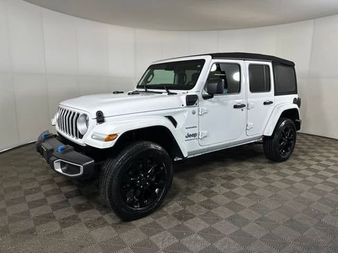 Used 2024 Jeep Wrangler Unlimited Sahara AWD/4WD image 7