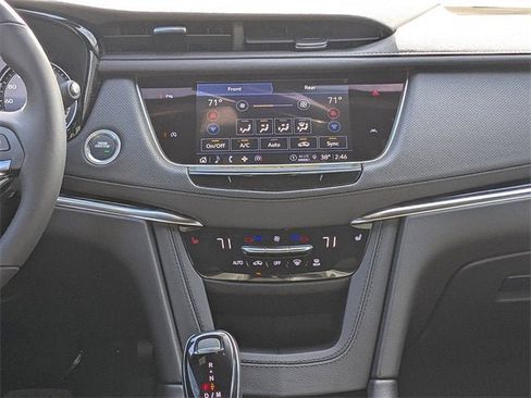 New 2025 Cadillac XT6 Luxury image 22