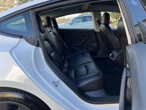 Used 2021 Tesla Model 3 Standard Range Plus image 31