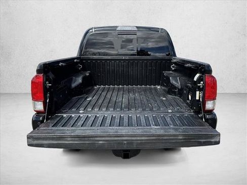 Used 2017 Toyota Tacoma TRD Off-Road AWD/4WD image 7