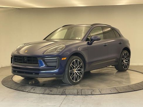 Certified 2022 Porsche Macan AWD/4WD image 1