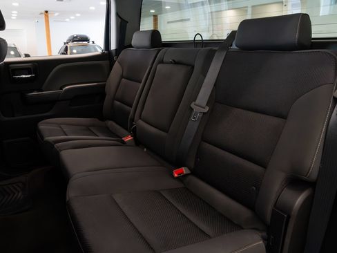 Used 2018 Chevrolet Silverado 1500 Custom w/ Custom Value Package AWD/4WD image 17