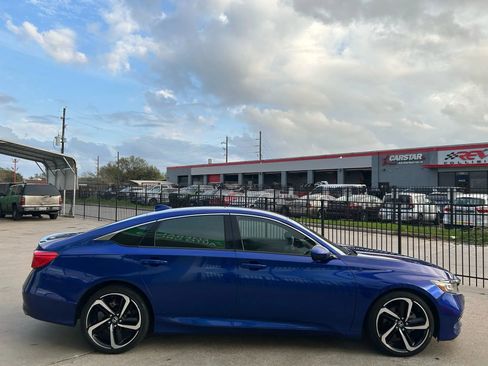 Used 2018 Honda Accord Sport image 7