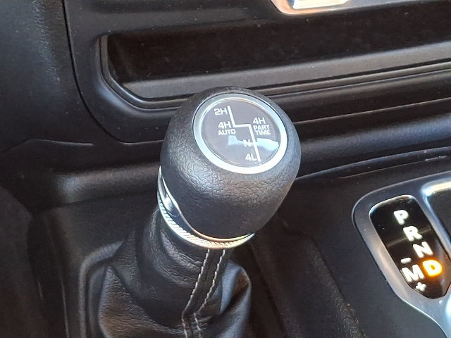 Used 2024 Jeep Wrangler Unlimited Sahara AWD/4WD image 17