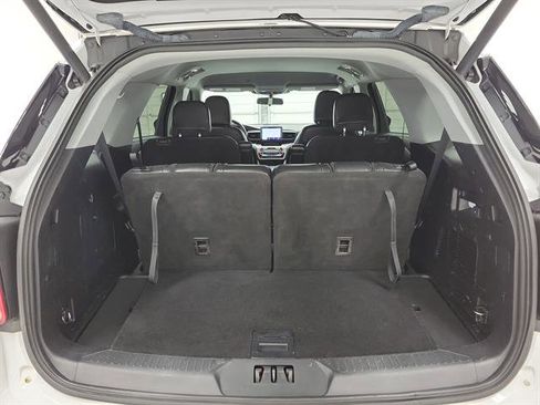 Used 2021 Ford Explorer XLT w/ Equipment Group 202A image 8