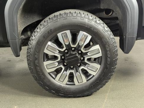 Used 2025 GMC Sierra 2500 Denali w/ Technology Package AWD/4WD image 11