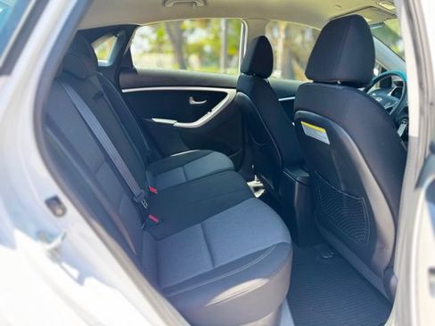 Used 2015 Hyundai Elantra GT FWD image 30