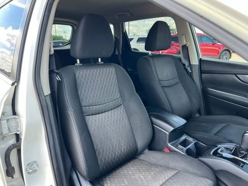 Used 2017 Nissan Rogue SV w/ SV Premium Package FWD image 22