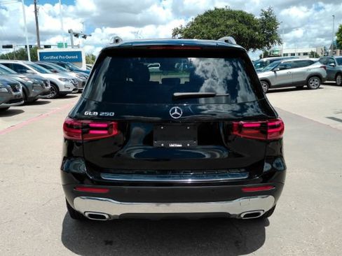 Used 2024 Mercedes-Benz GLB 250 w/ Driver Assistance Package image 9