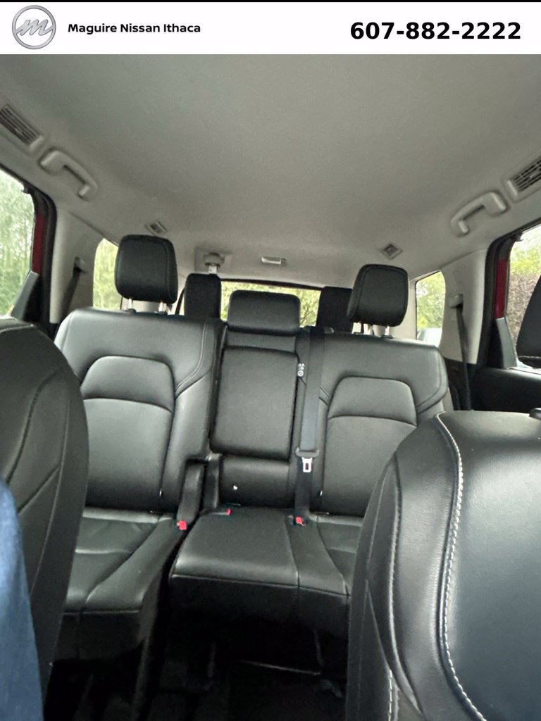 Used 2023 Nissan Pathfinder SL w/ Black Appearance Package AWD/4WD image 8