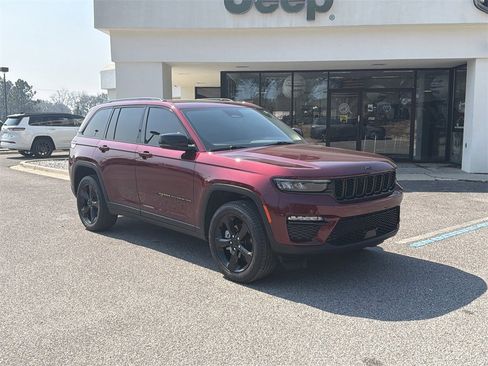 Used 2024 Jeep Grand Cherokee Limited w/ Black Appearance Package image 2