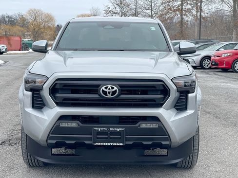 Used 2025 Toyota Tacoma SR5 AWD/4WD image 12