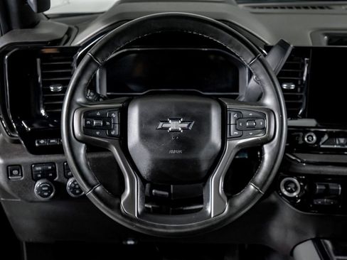 Used 2025 Chevrolet Silverado 2500 ZR2 w/ Technology Package image 16