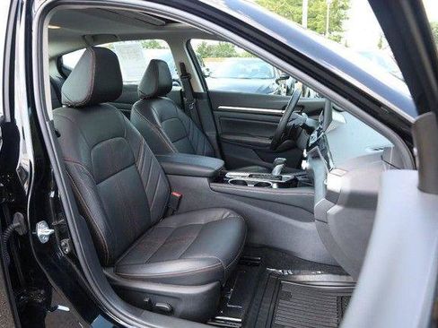 Used 2025 Nissan Altima 2.5 SR w/ SR Premium Package AWD/4WD image 24