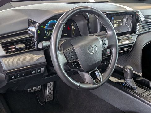 Used 2025 Toyota Camry SE FWD image 14