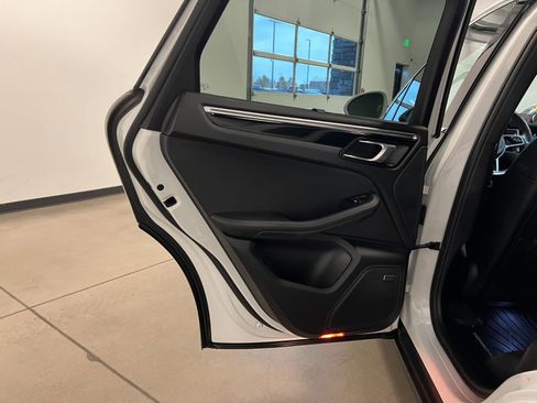 Used 2021 Porsche Macan image 30