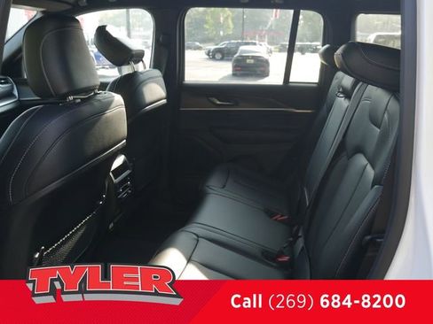 New 2025 Jeep Grand Cherokee Limited w/ Black Appearance Package AWD/4WD image 39