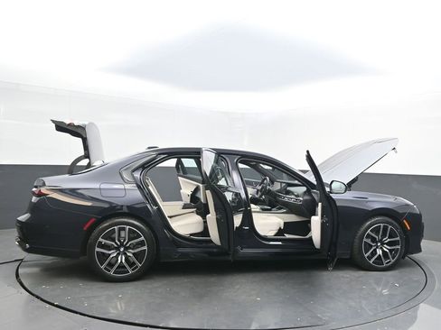 Certified 2023 BMW 760i xDrive image 58