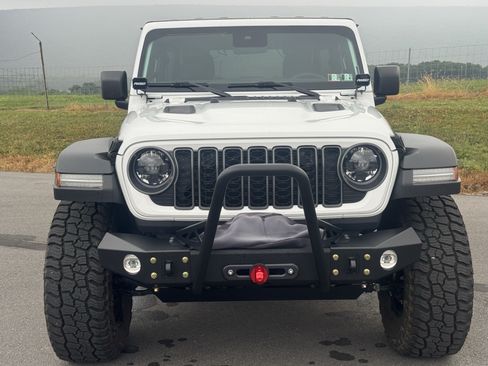 Used 2025 Jeep Wrangler Unlimited Rubicon w/ XTREMEE 35" Tire Package AWD/4WD image 8