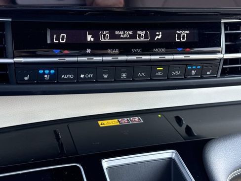 Used 2025 Toyota Sienna Limited AWD/4WD image 24