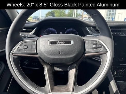 Used 2023 Jeep Grand Cherokee Limited w/ Black Appearance Package AWD/4WD image 14