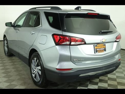 Used 2024 Chevrolet Equinox LT FWD image 16