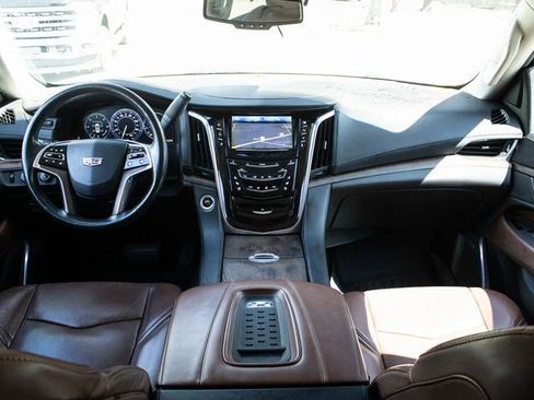 Used 2015 Cadillac Escalade ESV Premium image 17