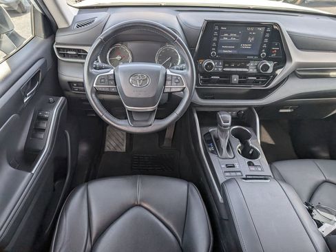 Used 2022 Toyota Highlander XLE image 13