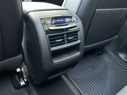 Used 2022 Cadillac XT5 Premium Luxury w/ Technology Package AWD/4WD image 15