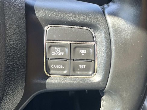 Used 2017 RAM 2500 SLT w/ Luxury Group image 27