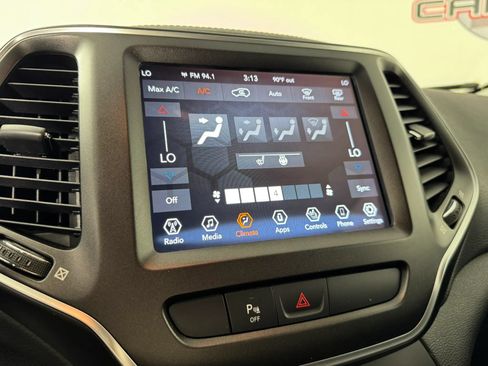 Used 2019 Jeep Cherokee Trailhawk w/ Cold Weather Group AWD/4WD image 20