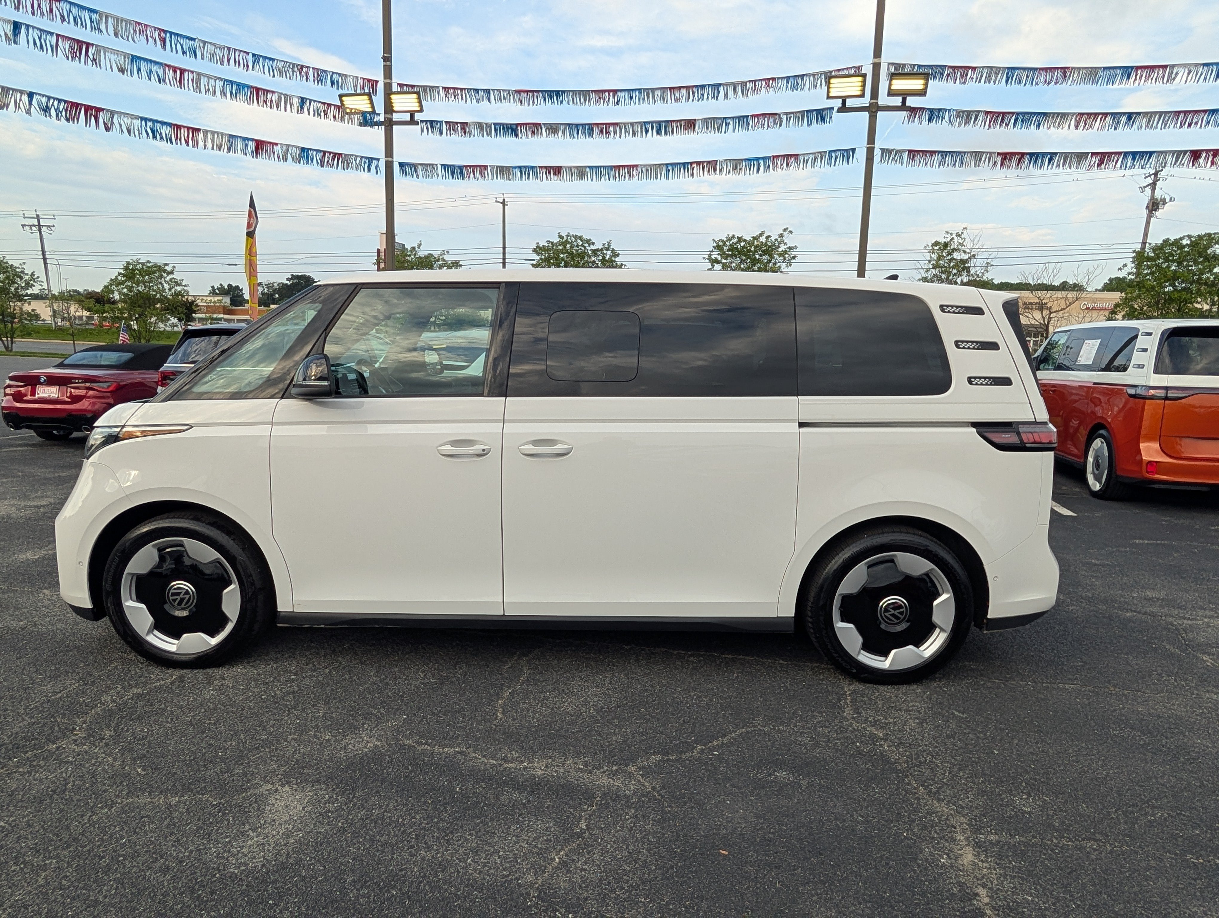 Used 2025 Volkswagen ID. Buzz Pro S RWD image 6