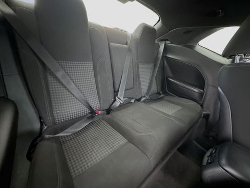 Used 2015 Dodge Challenger SXT image 16