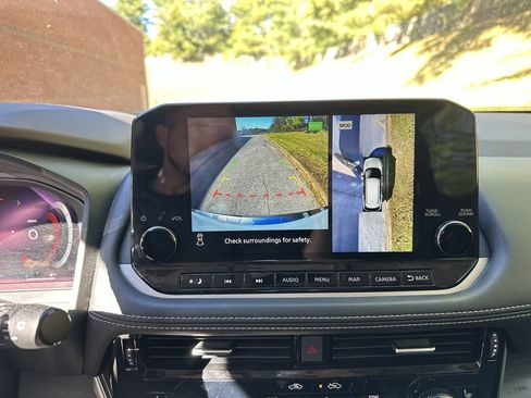 Used 2021 Nissan Rogue Platinum image 21