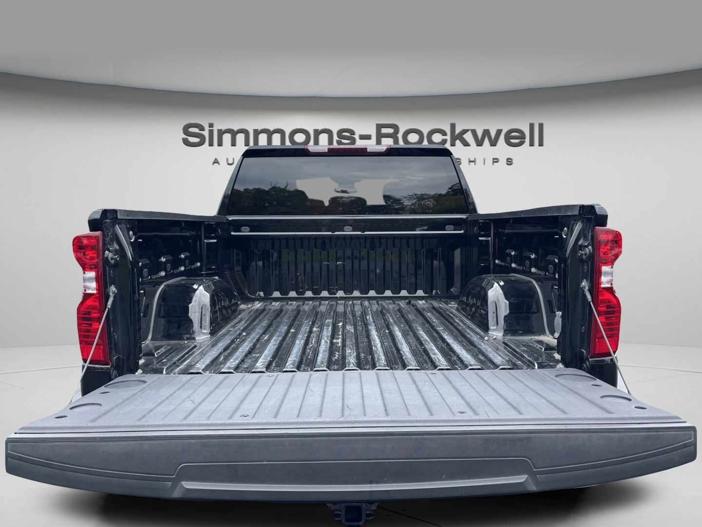 Used 2024 Chevrolet Silverado 1500 LT AWD/4WD image 8