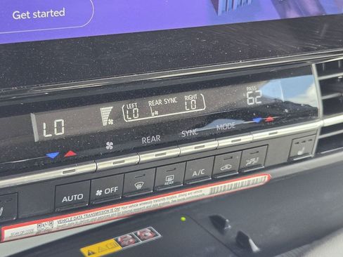 Used 2026 Toyota Sienna XLE FWD image 20