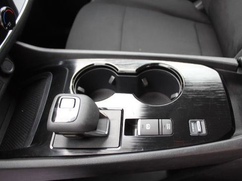 Used 2024 Nissan Rogue S image 23