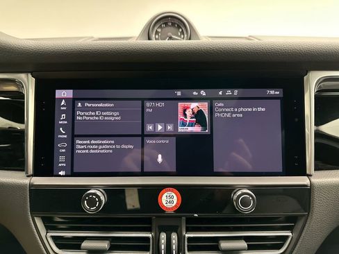 Used 2025 Porsche Macan image 14