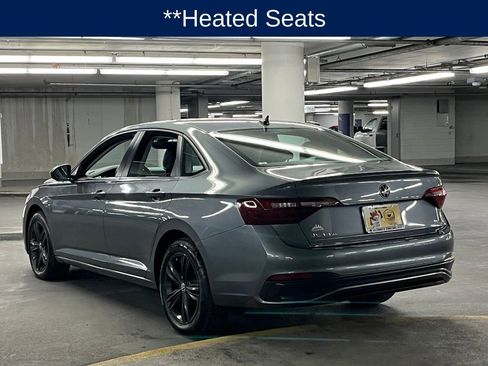 Used 2023 Volkswagen Jetta SE w/ Panoramic Sunroof Package FWD image 5