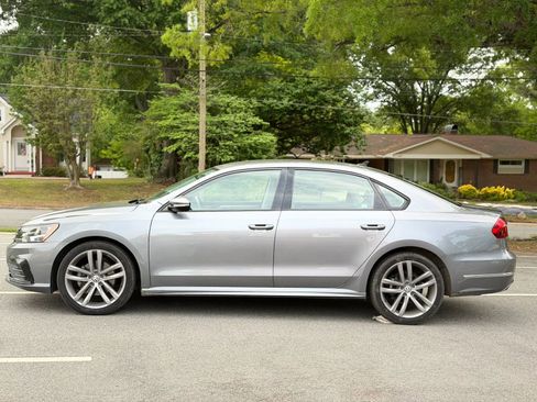 Used 2018 Volkswagen Passat 2.0T R-Line FWD image 3