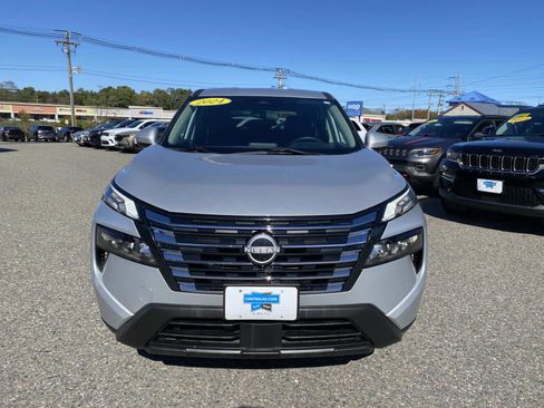 Used 2024 Nissan Rogue SV image 10