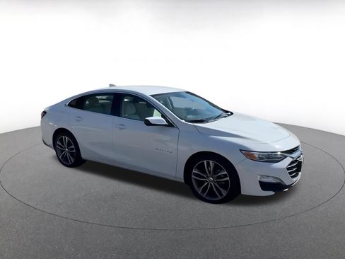 Used 2024 Chevrolet Malibu LT image 2