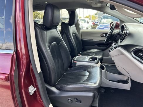 Used 2017 Chrysler Pacifica Touring-L Plus w/ Advanced Safetytec Group image 14