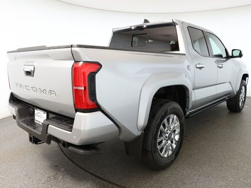Used 2025 Toyota Tacoma Limited image 4