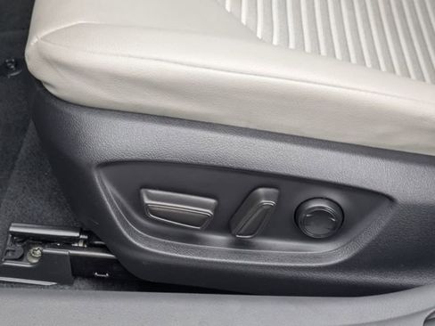 Used 2024 Toyota Camry SE image 20