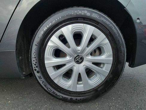 Used 2022 Toyota Prius LE image 10