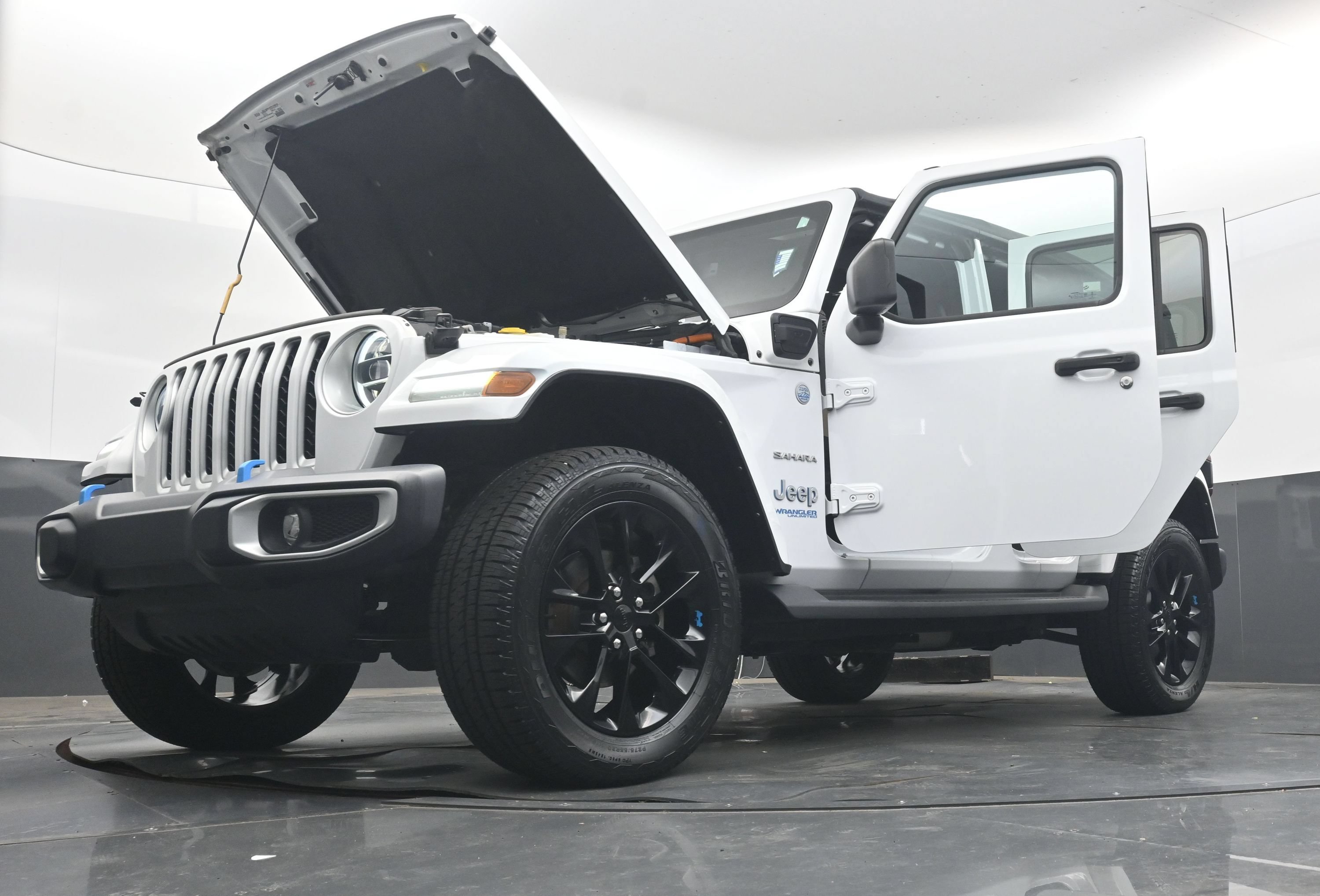 Used 2022 Jeep Wrangler Unlimited Sahara AWD/4WD image 29